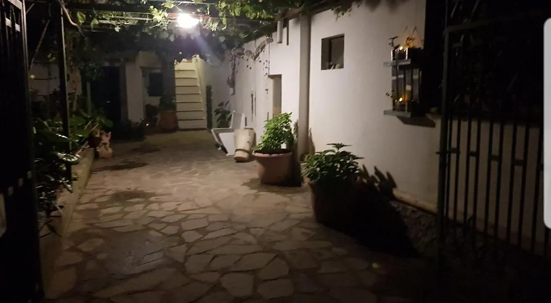 Cavo Beach 3 0*,  İtalya